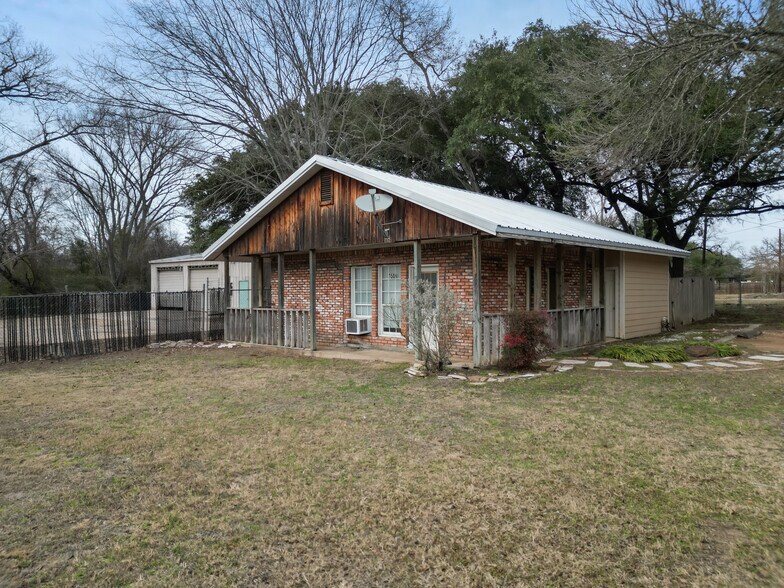 More Photos Of 3505 N Texas Ave, Bryan Freestanding For Sale
