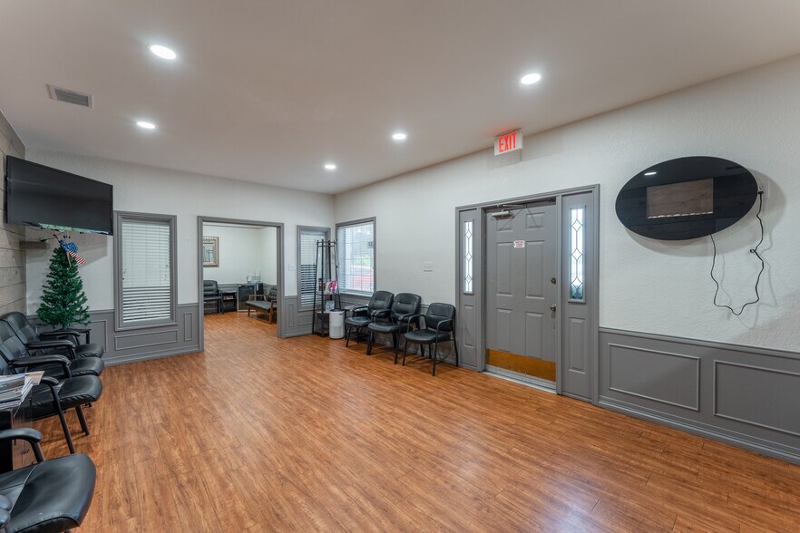 More Photos Of 2003 Medical Pky, San Marcos Medical For Sale