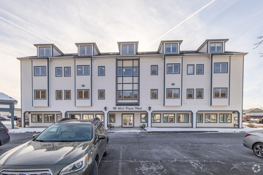 More Photos Of 98 Mill Plain Rd, Danbury Office For Lease