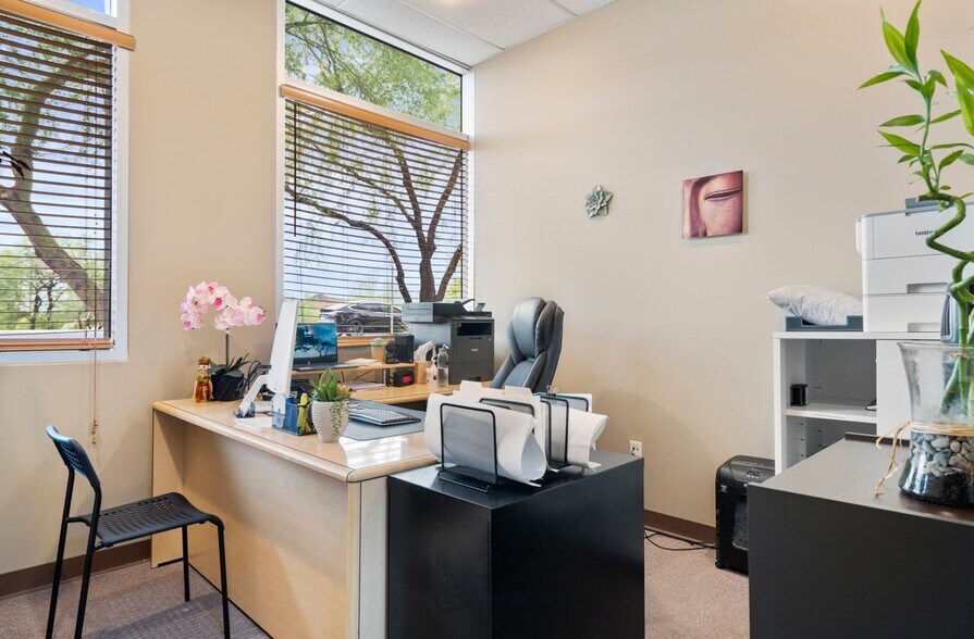 More Photos Of 1345 E Chandler Blvd, Phoenix Office For Lease