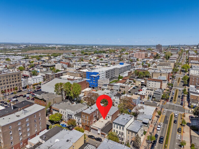 More Photos Of 706 7th St, Union City Showroom For Sale