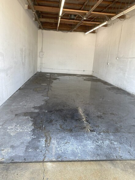 More Photos Of 195 E Easy St, Simi Valley Warehouse For Lease