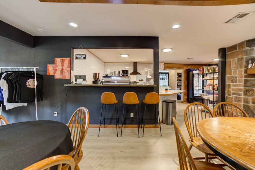 More Photos Of 446724 E 390 Rd, Langley Hotel For Sale