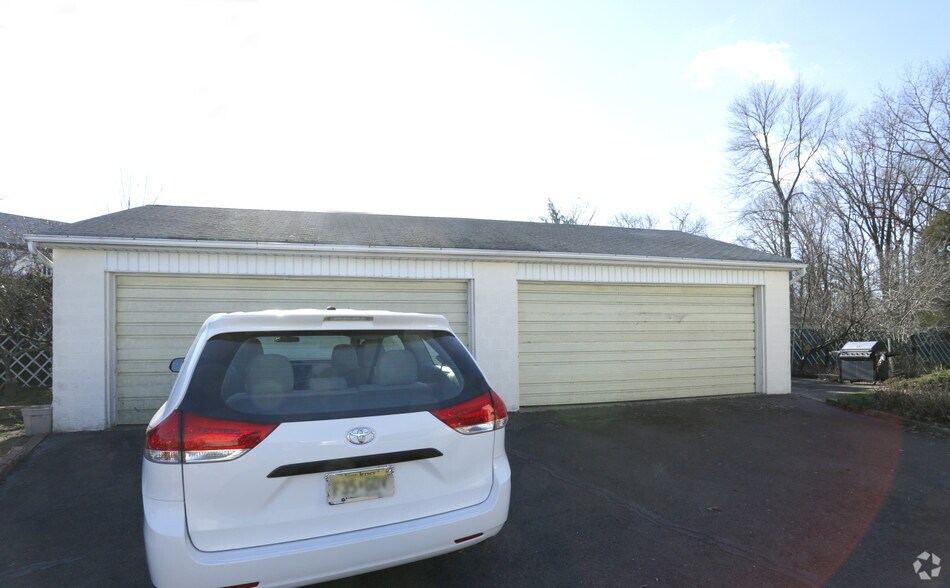 More Photos Of 606 Main St, Sayreville General Retail For Sale
