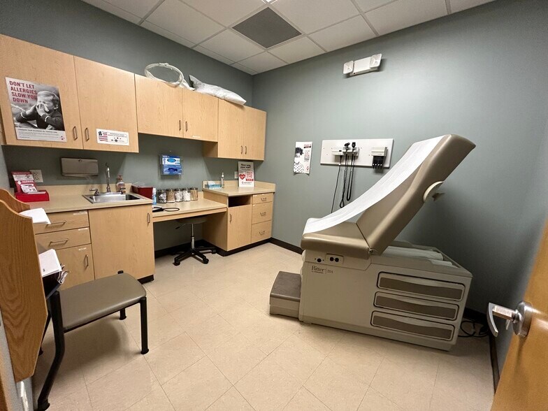 More Photos Of 6160-6182 Gunn Hwy, Tampa Unknown For Lease