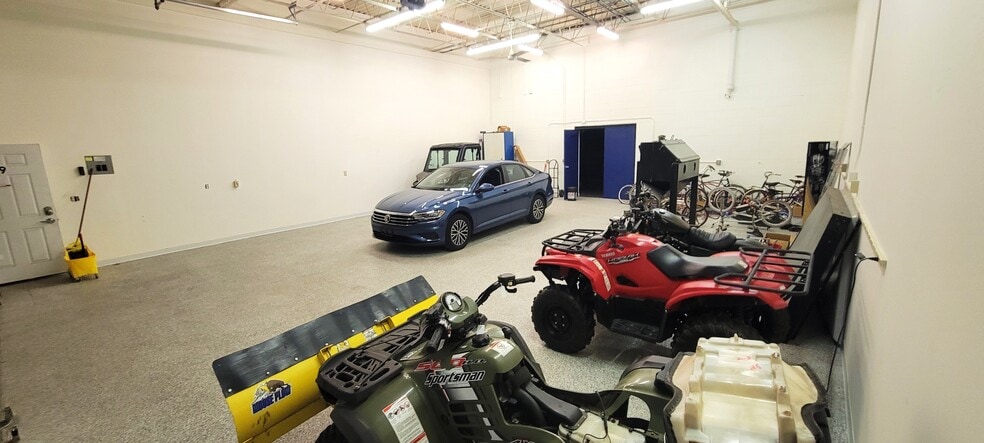 More Photos Of 1301 Cliff Rd E, Burnsville Showroom For Sale