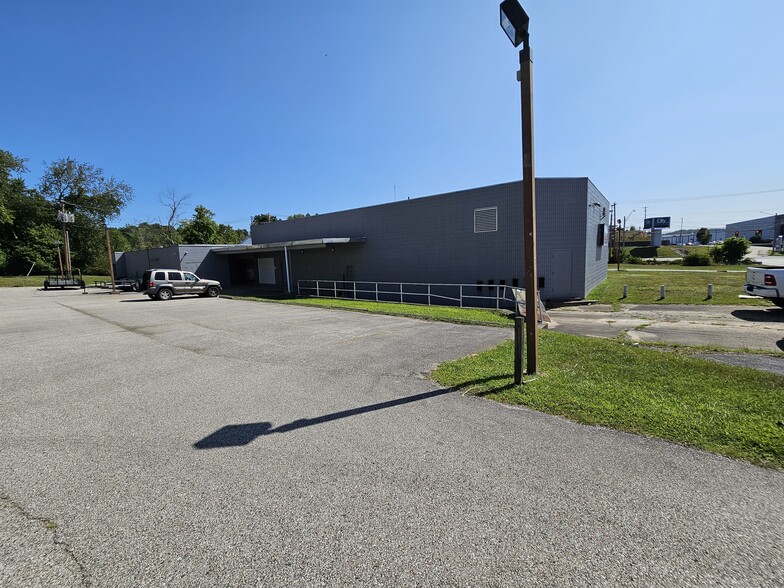 Primary Photo Of 20 Grace Dr, Hurricane General Retail For Lease