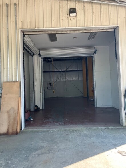 More Photos Of 2509 Eslava Creek Pky, Mobile Warehouse For Lease