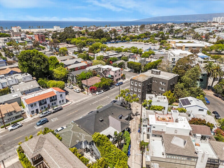 More Photos Of 1300 Riviera Ave, Venice Apartments For Sale