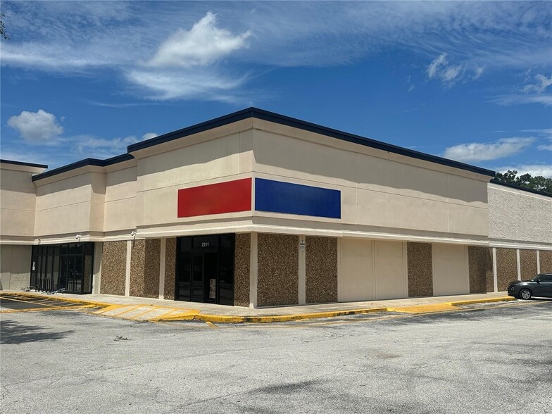 Primary Photo Of 2311-2331 NW 13th St, Gainesville Department Store For Lease