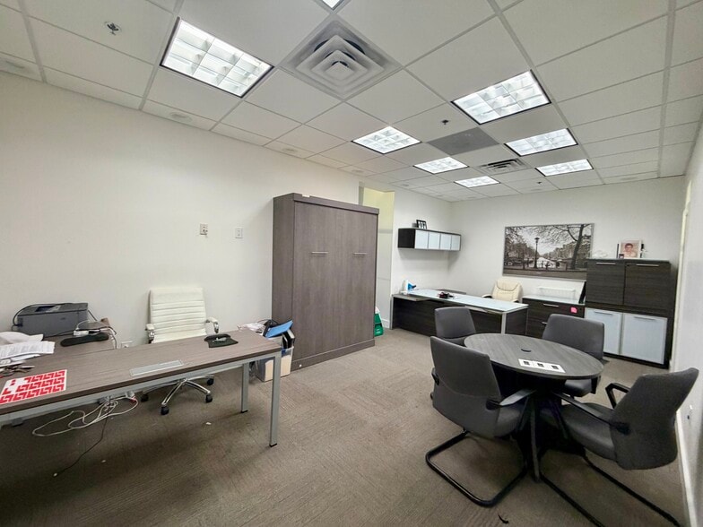More Photos Of 7500 NW 25th St, Miami Office For Sale