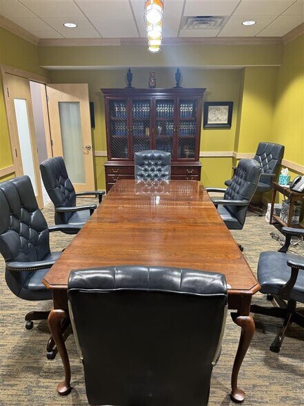 More Photos Of 117 Perspective Dr, Granger Office For Lease