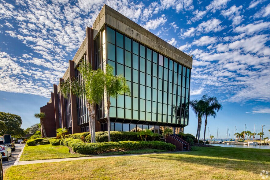 More Photos Of 205 S Hoover Blvd, Tampa Office For Lease