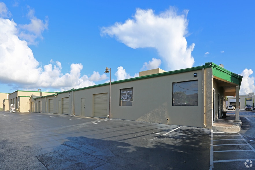 More Photos Of 134-160 NW 16th St, Boca Raton Light Distribution For Lease