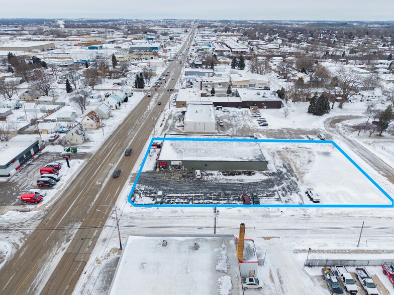 More Photos Of 1700 W Wisconsin Ave, Appleton Freestanding For Lease