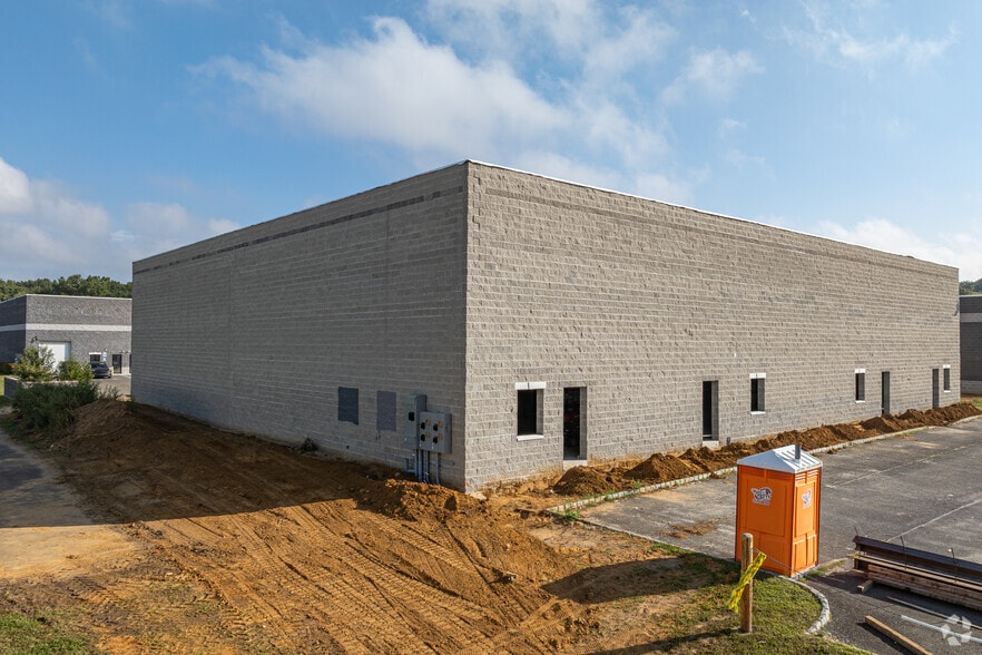 More Photos Of 100 Business Park Dr, Freehold Warehouse For Lease