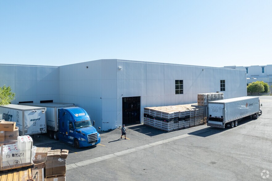 More Photos Of 26321 Ferry Ct, Santa Clarita Warehouse For Lease