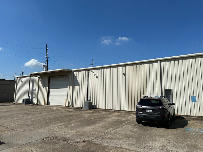 More Photos Of 13408 Redfish Ln, Stafford Warehouse For Lease