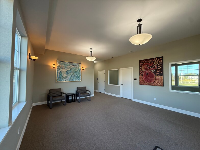 More Photos Of 2210 NE 22nd St, Lincoln City Office For Lease