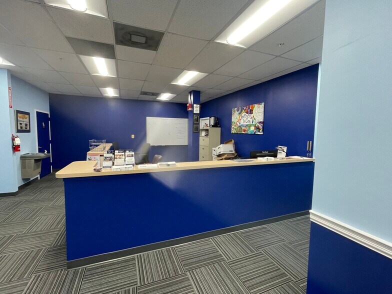 More Photos Of 8131 Ritchie Hwy, Pasadena Freestanding For Lease