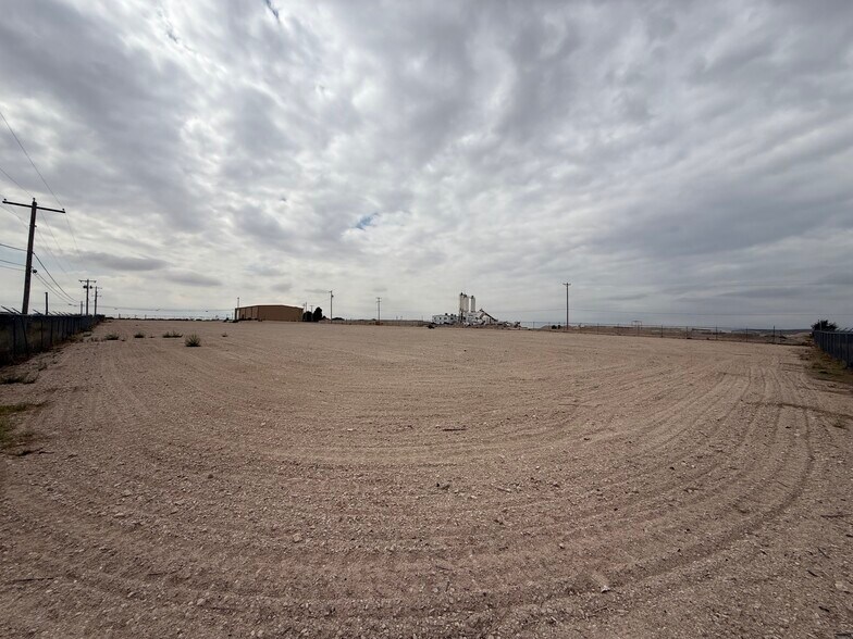 More Photos Of 2916 Boyd Dr, Carlsbad Warehouse For Lease