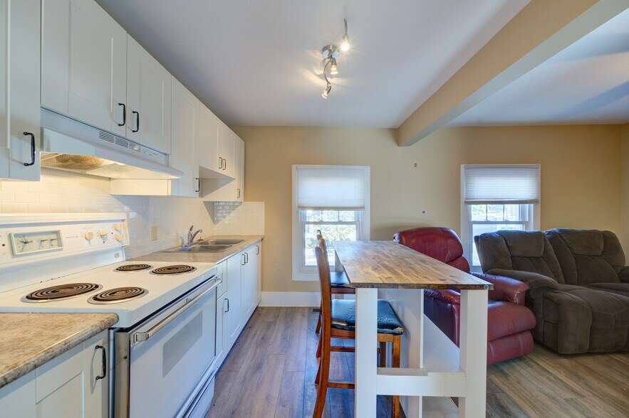 More Photos Of 60-62 Colborne St W, Brantford Storefront Retail Residential For Sale