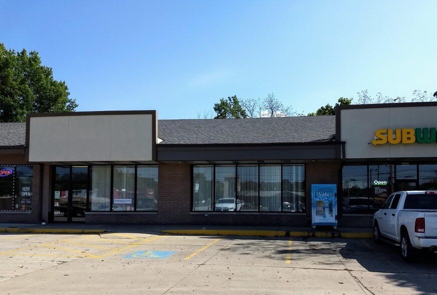More Photos Of 4039-4049 S Cleveland Massillon Rd, Barberton Unknown For Lease