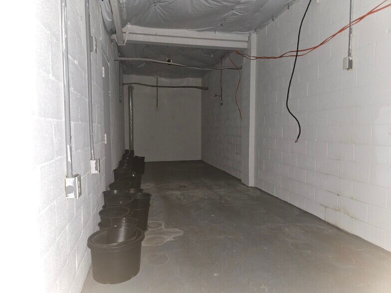 More Photos Of 713 Fenton Rd, Flint Warehouse For Sale