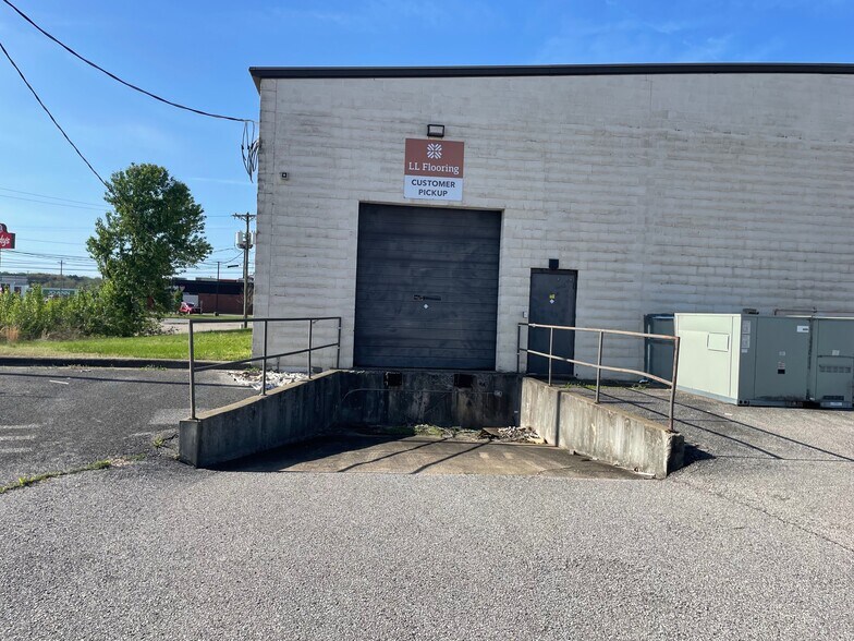 More Photos Of 115 Terminal Rd, Clarksville Freestanding For Lease