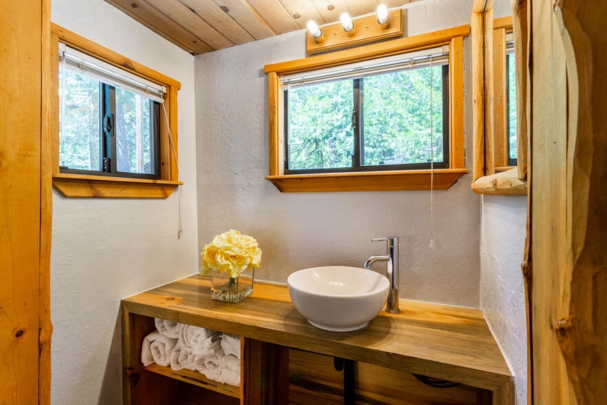 More Photos Of 500 Dodge Ridge Rd, Pinecrest Hotel For Sale