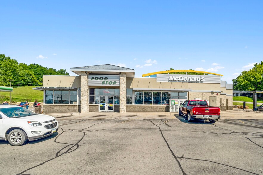 More Photos Of 1230 Chicago Ave, Savanna Service Station For Sale