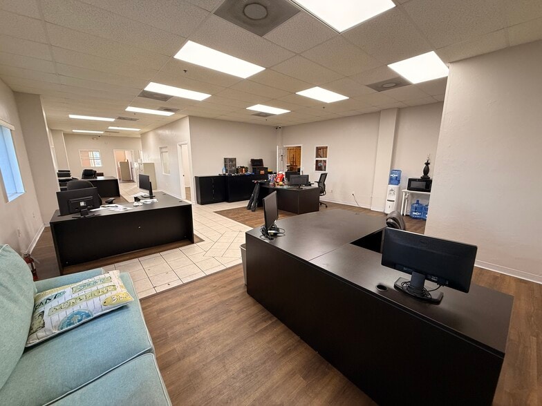 More Photos Of 5607 8th St W, Lehigh Acres Warehouse For Lease