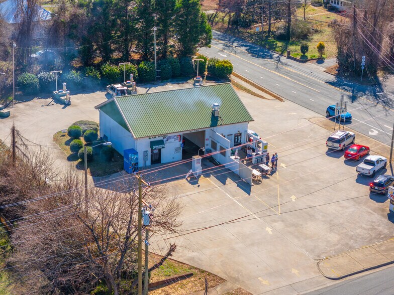 More Photos Of 517 West St, Pittsboro Freestanding For Sale