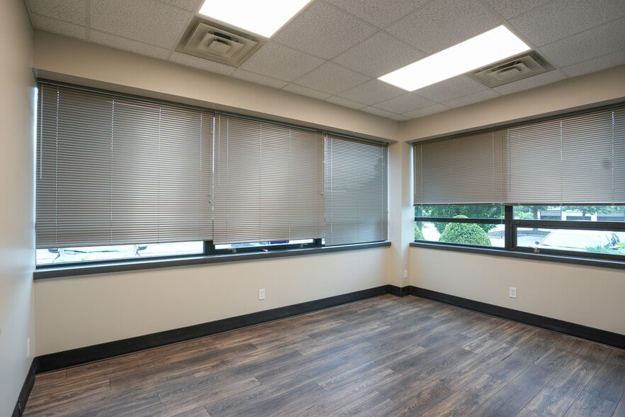 More Photos Of 120 Prosperous Pl, Lexington Office For Lease