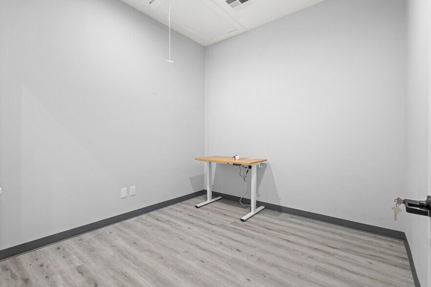 More Photos Of 800 N Plano Rd, Richardson Office For Sale