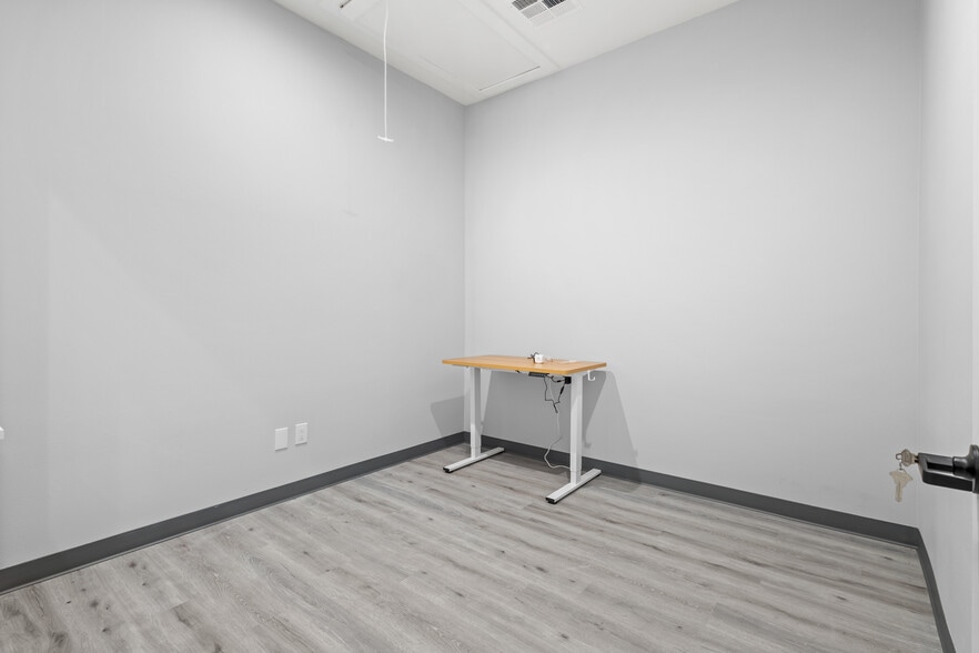 More Photos Of 800 N Plano Rd, Richardson Medical For Lease