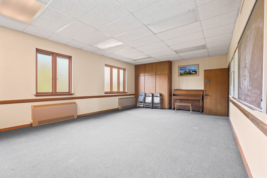 More Photos Of 2931 SE Harrison St, Portland Religious Facility For Lease