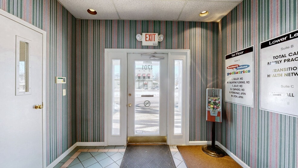 More Photos Of 1701 Spring St, Jeffersonville Medical For Sale