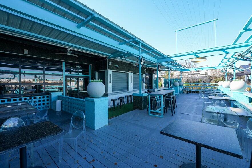 More Photos Of 2735 Washington Ave, Houston Freestanding For Lease