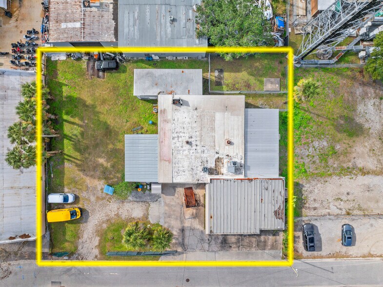 More Photos Of 130 S Charles St, Daytona Beach Warehouse For Sale