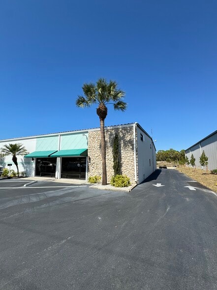 Primary Photo Of 3663 Arnold Ave, Naples Light Manufacturing For Lease