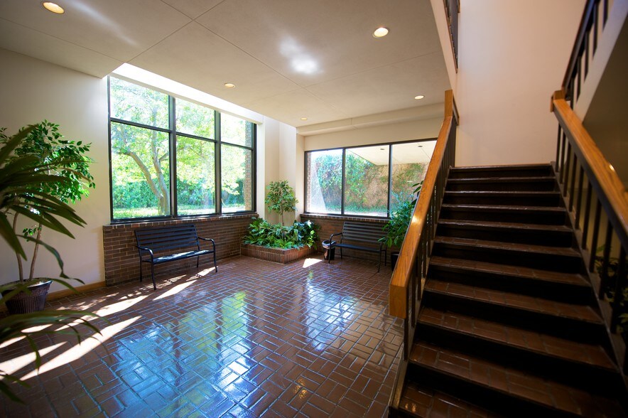 More Photos Of 1721 W Plano Pky, Plano Office For Lease