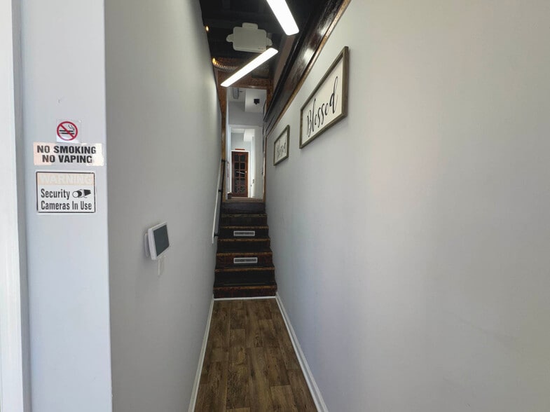 More Photos Of 2527 Greenmount Ave, Baltimore Office For Sale