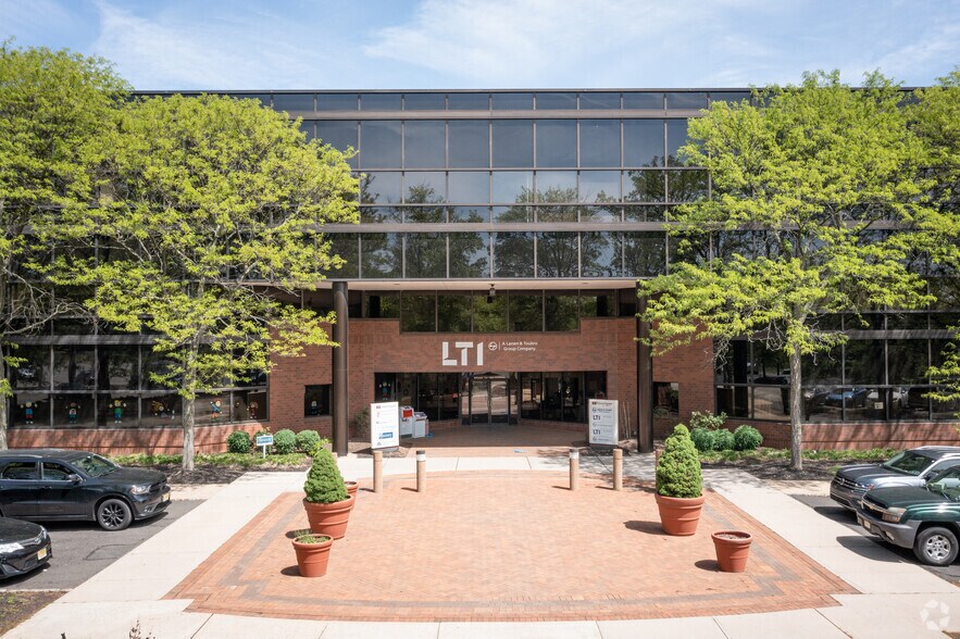 More Photos Of 2035 Lincoln Hwy, Edison Office For Sale