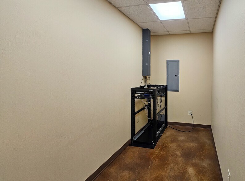 More Photos Of 110 CR 141, Sweetwater Warehouse For Sale