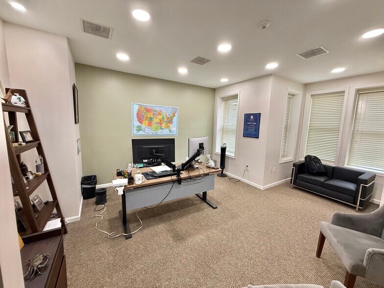 More Photos Of 509 2nd St NE, Washington Office For Lease