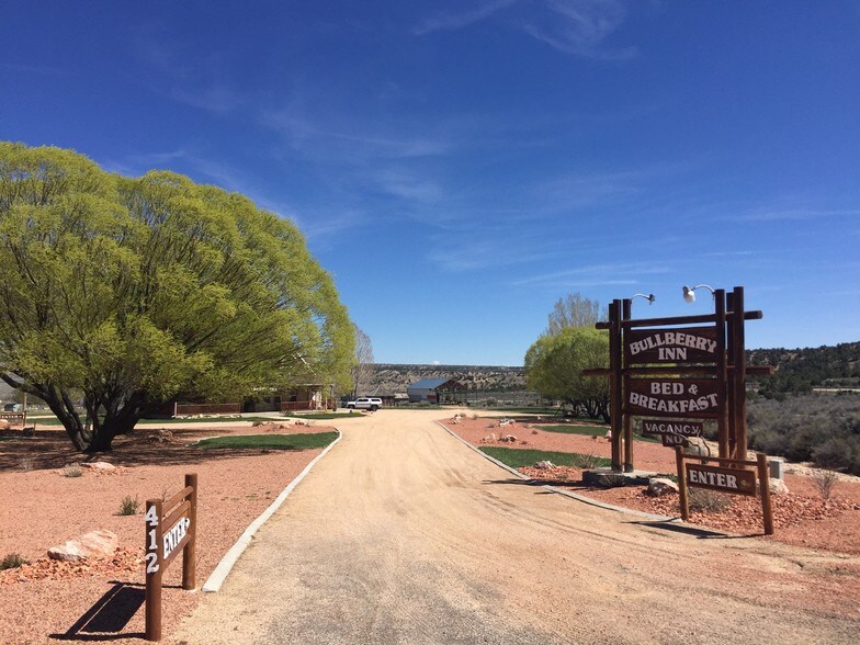 More Photos Of 412 S Highway 12, Tropic Hospitality For Sale