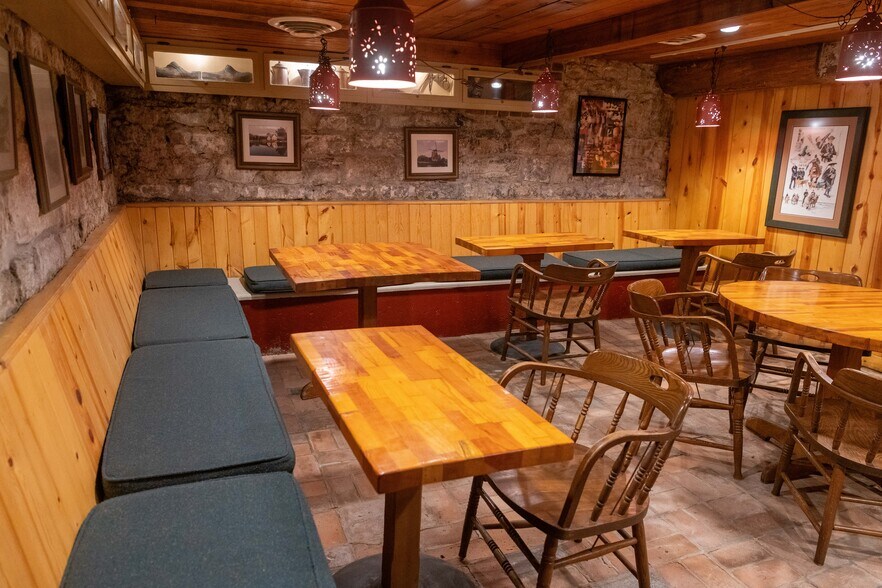 More Photos Of 1111 Washington St, Pella Hospitality For Sale