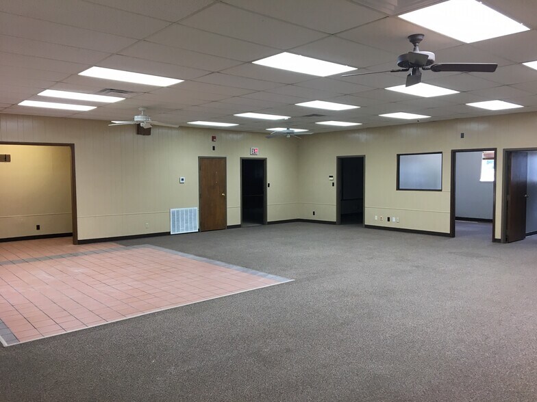 More Photos Of 1714-1722 N 4th St, Ponca City Medical For Lease