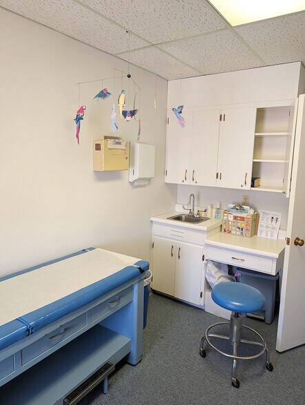 More Photos Of 19 Tyler St, Nashua Medical For Sale